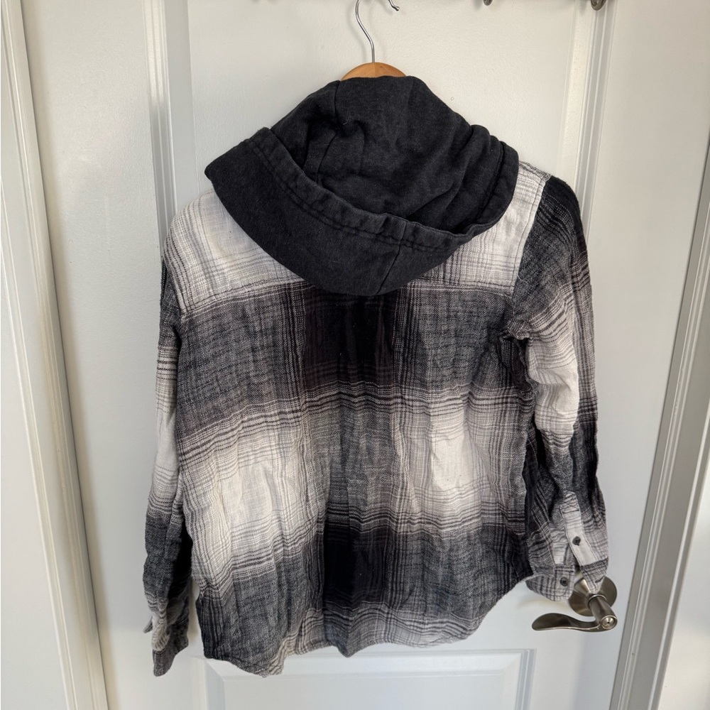 American Eagle Outfitters Black and White Plaid Hooded Flannel - Picture 4 of 4